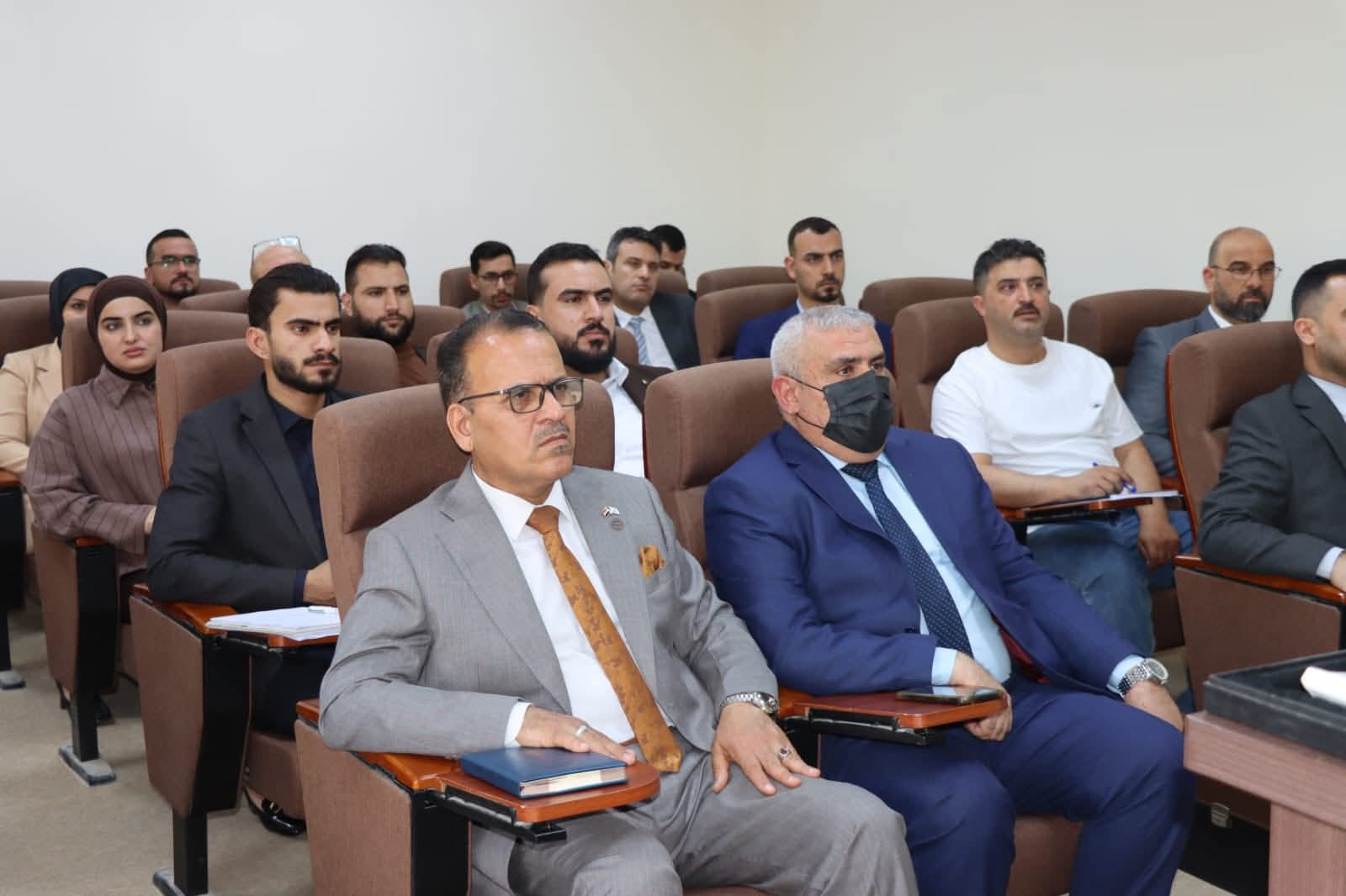 اليوم الأول : العلاقة بين التأريخ والسياسة 